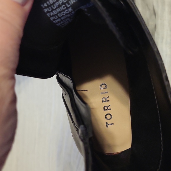 Torrid size 11.5 wide width black lug hiker boots - Picture 11 of 16